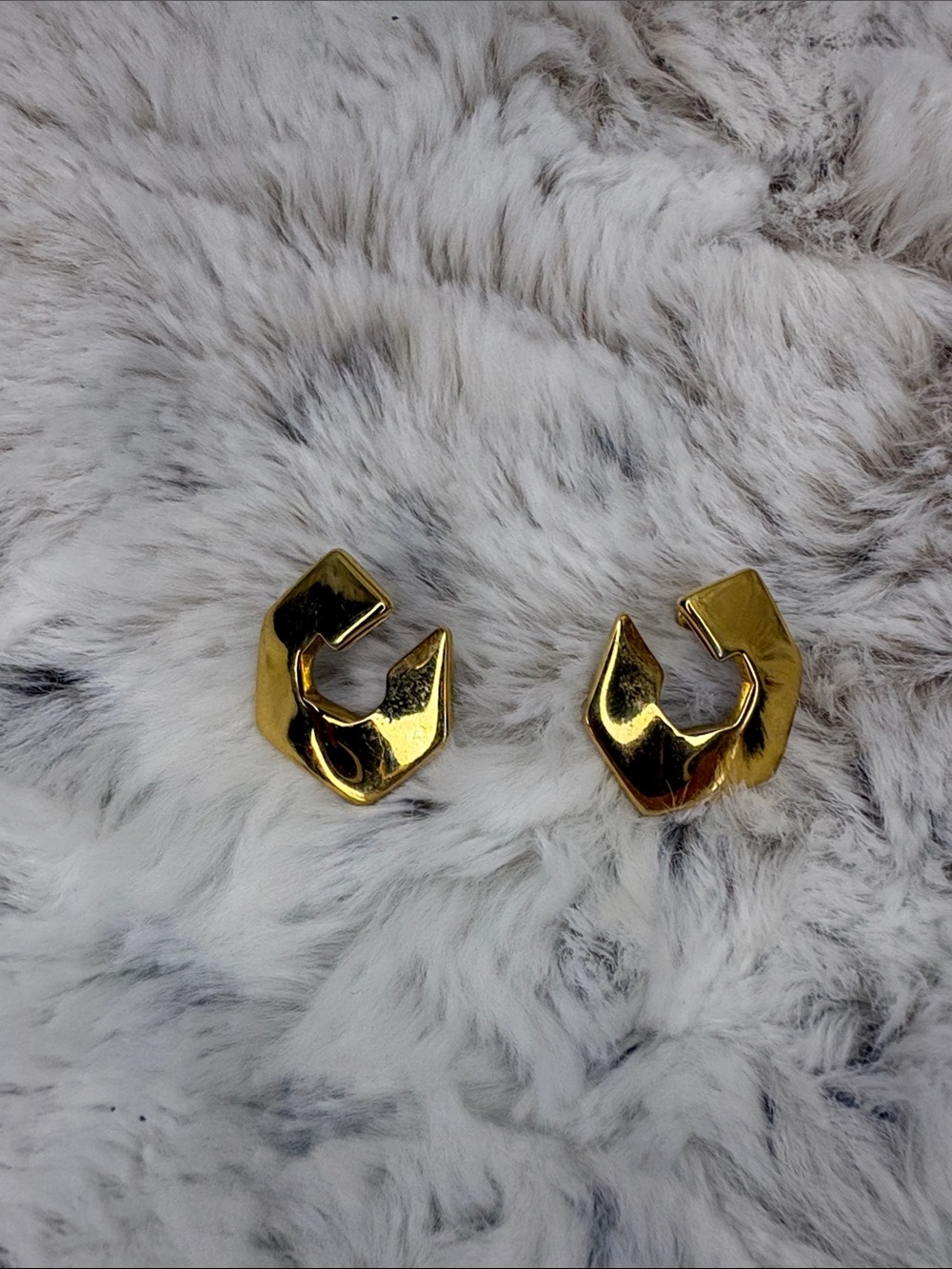Vintage Monet Sculptural Gold-Tone Pierced Earrings – 80s/90s